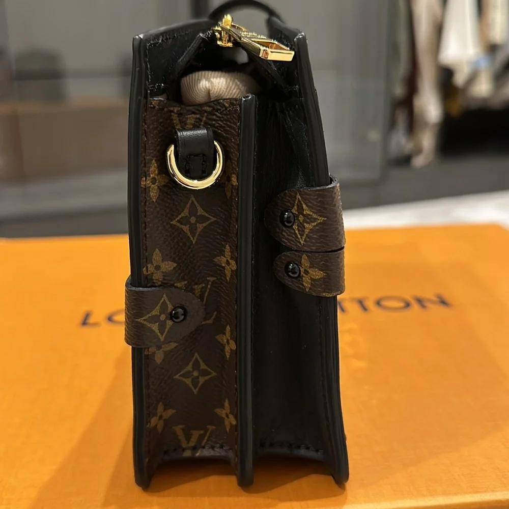 LOUIS VUITTON Reverse Monogram Trunk